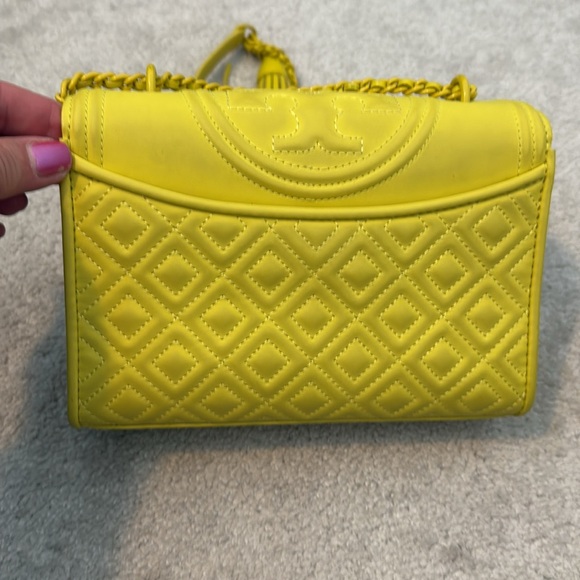 Tory Burch Fleming matte yellow shoulder bag - Picture 8 of 9